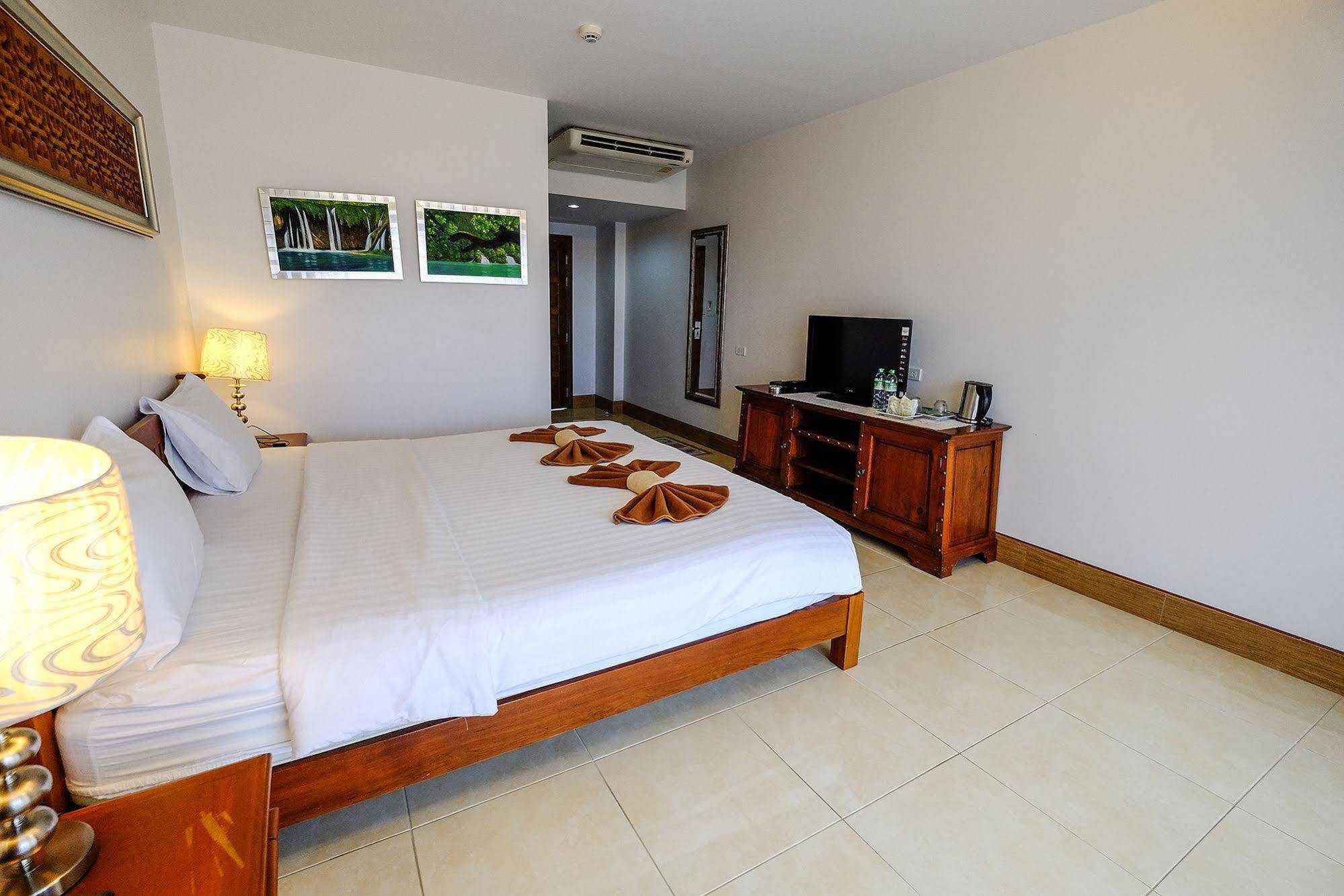 Harmony Inn Pattaya Exterior photo