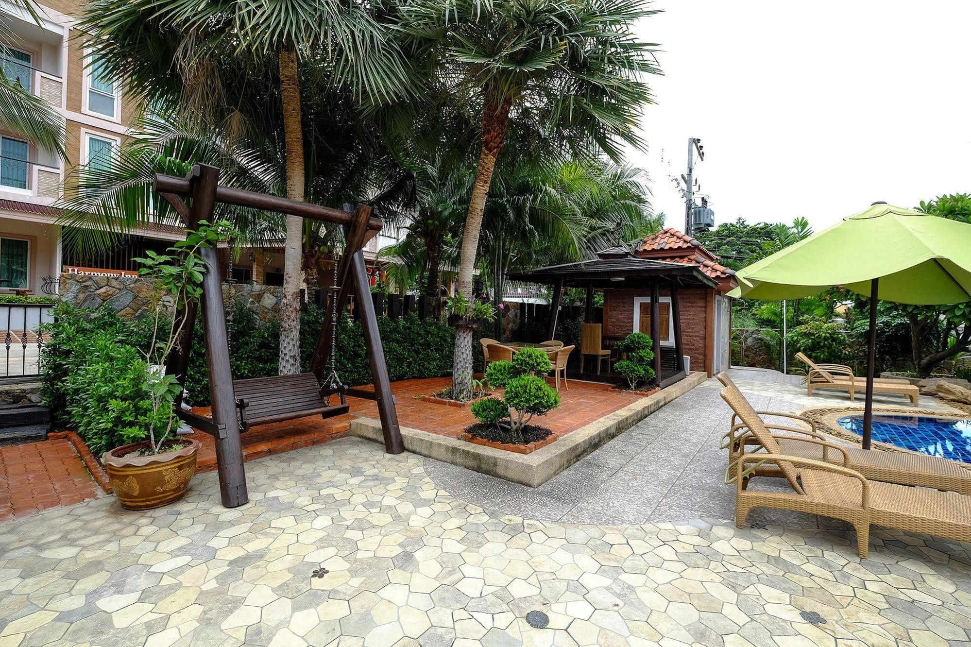 Harmony Inn Pattaya Exterior photo